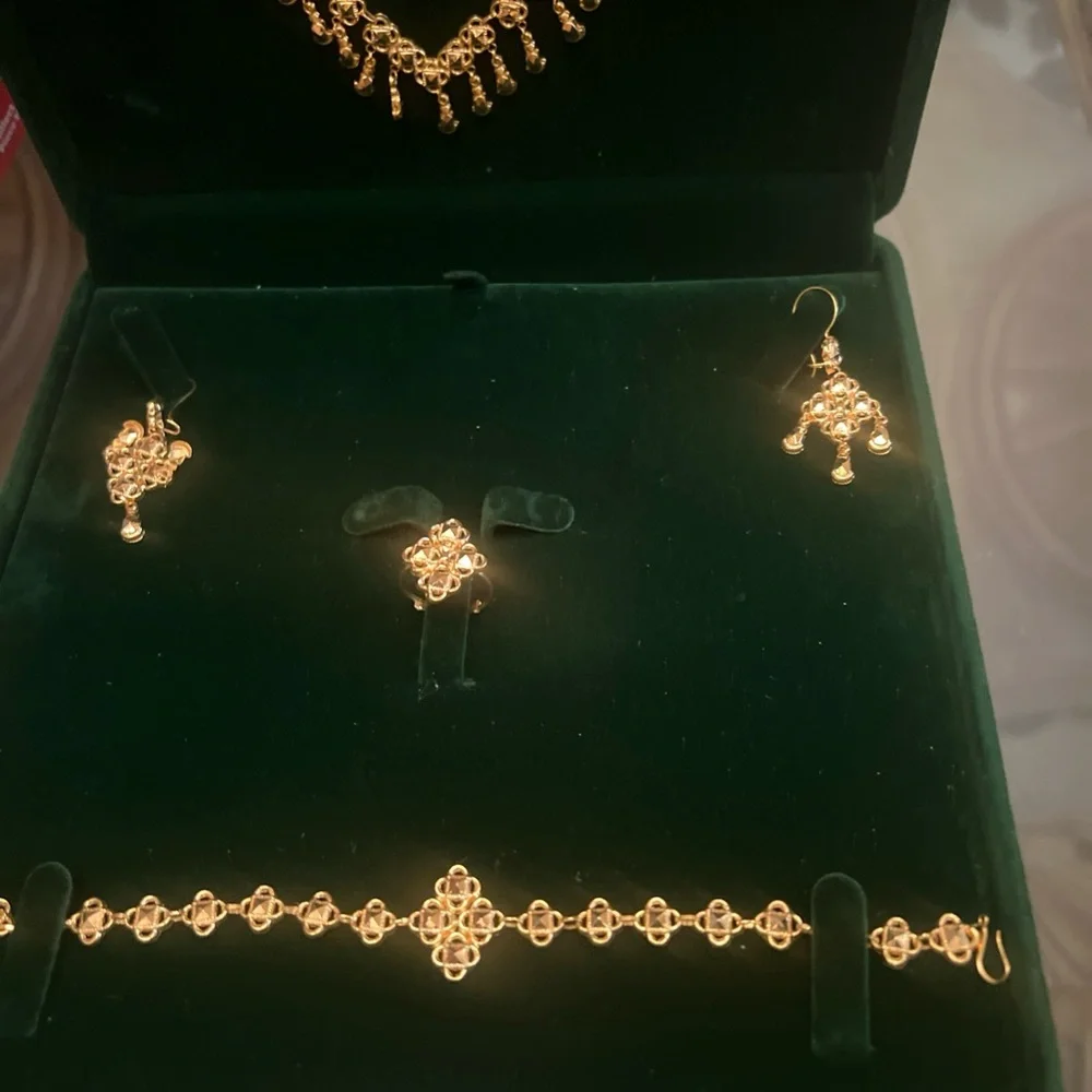 Elegant Gold Necklace - Picture 6 of 8